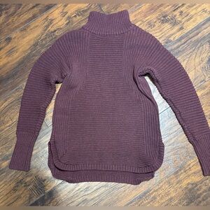 Akini sweater size small women’s